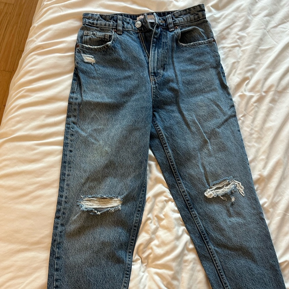 Zara Ripped Jeans - Picture 2 of 3